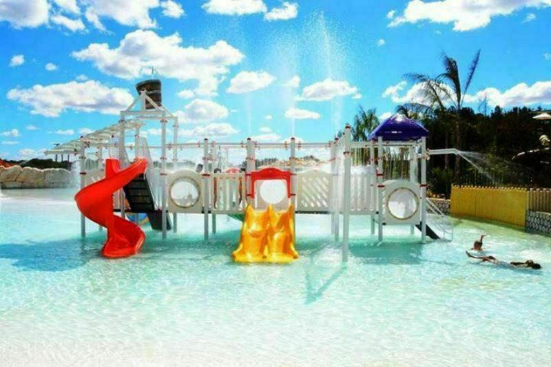 Lacqua Di Roma Com Piscina De Ondas Junior Lägenhet Caldas Novas Exteriör bild